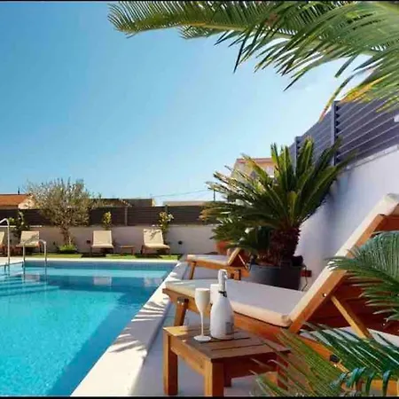 Villa Nana With Pool