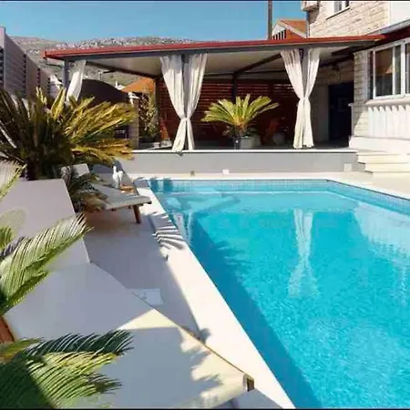 Villa Nana With Pool