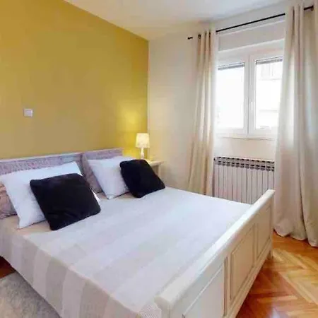 Villa Nana With Pool Apartment Kastela