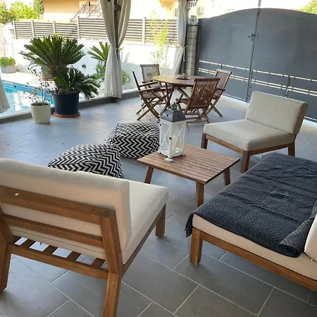 Villa Nana With Pool Kastela