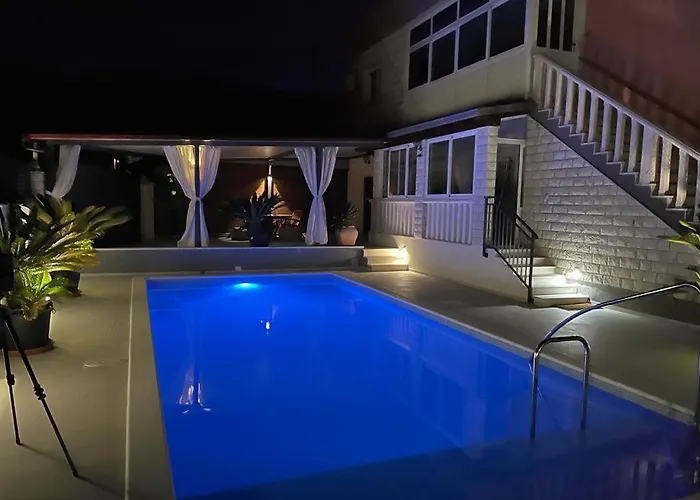 Nana With Pool *