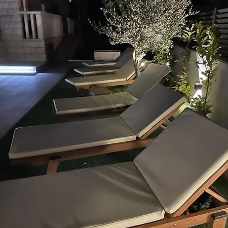 Apartmán Nana With Pool