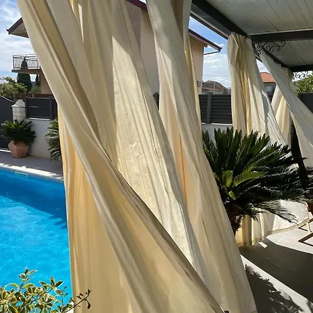 Apartmán Nana With Pool *